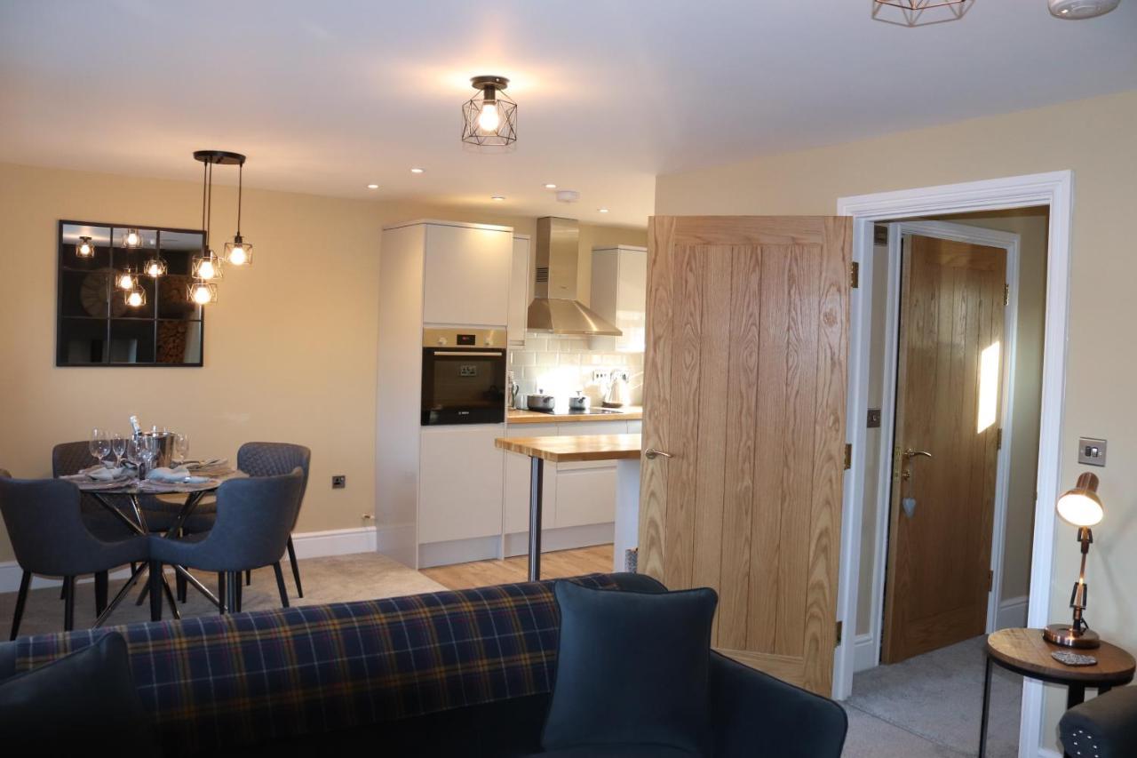Canal View Cottage With Log Fire & Parking Blisworth Exteriör bild