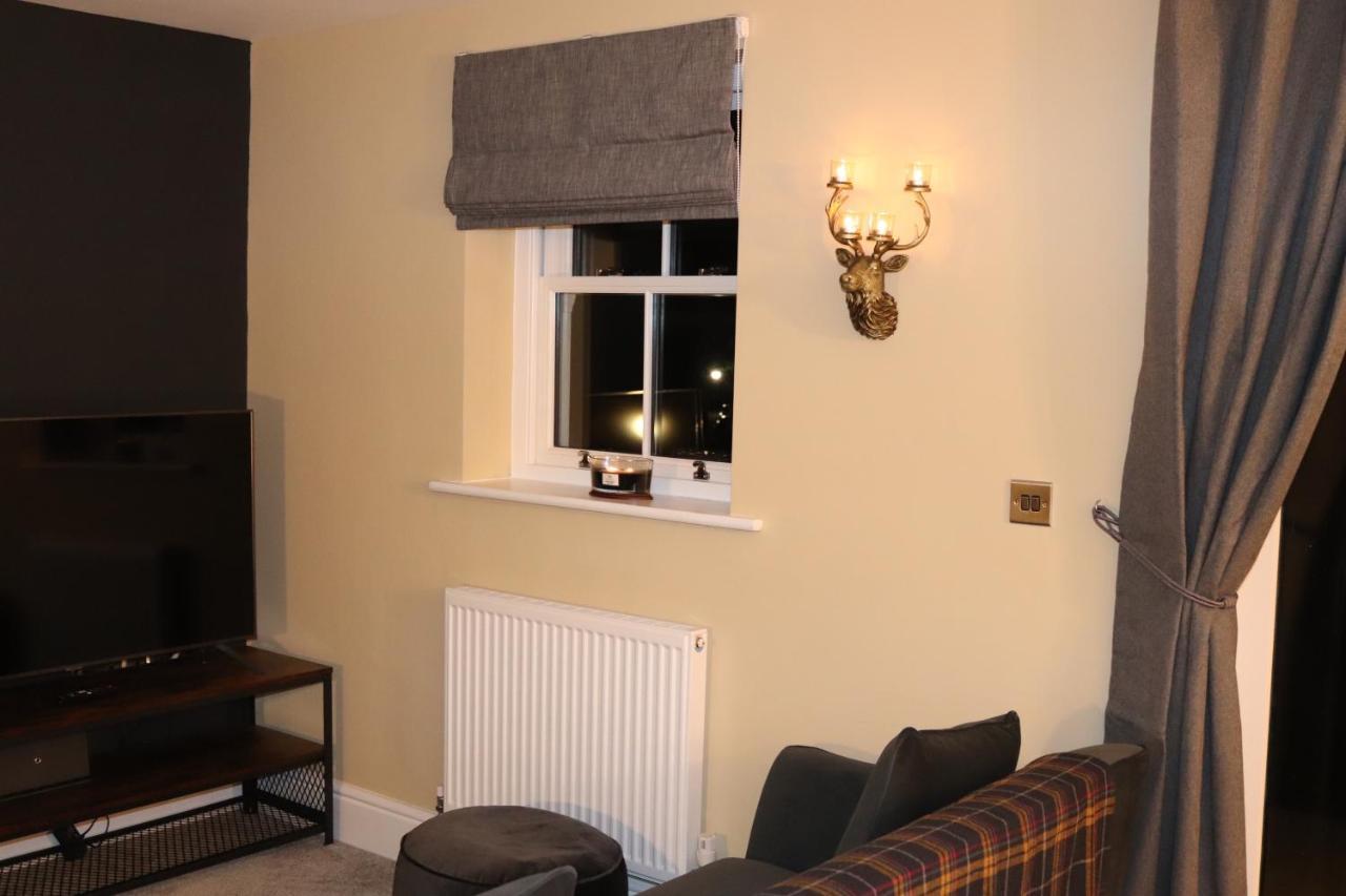 Canal View Cottage With Log Fire & Parking Blisworth Exteriör bild