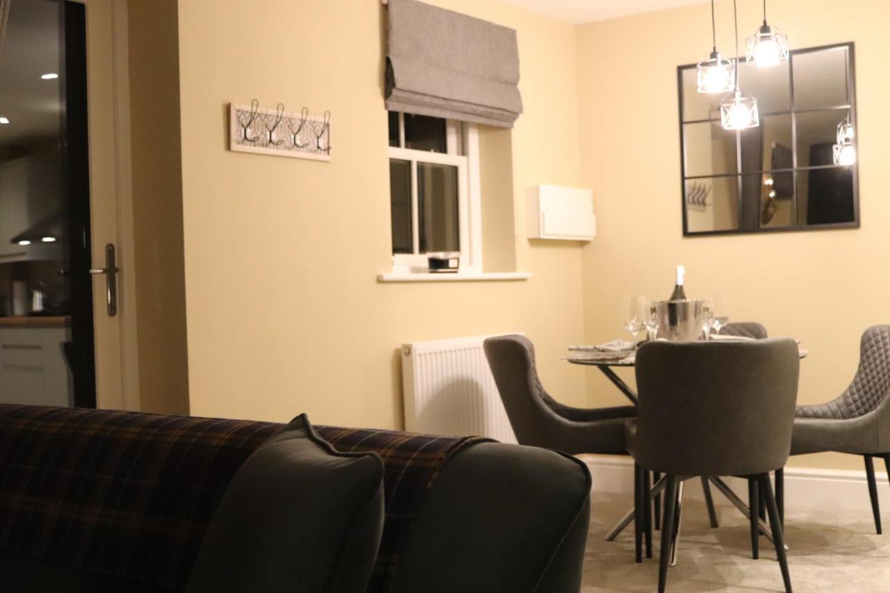Canal View Cottage With Log Fire & Parking Blisworth Exteriör bild