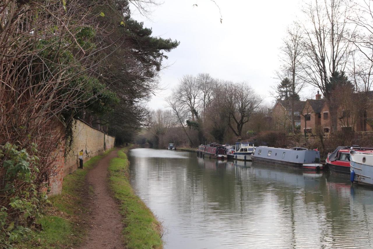 Canal View Cottage With Log Fire & Parking Blisworth Exteriör bild