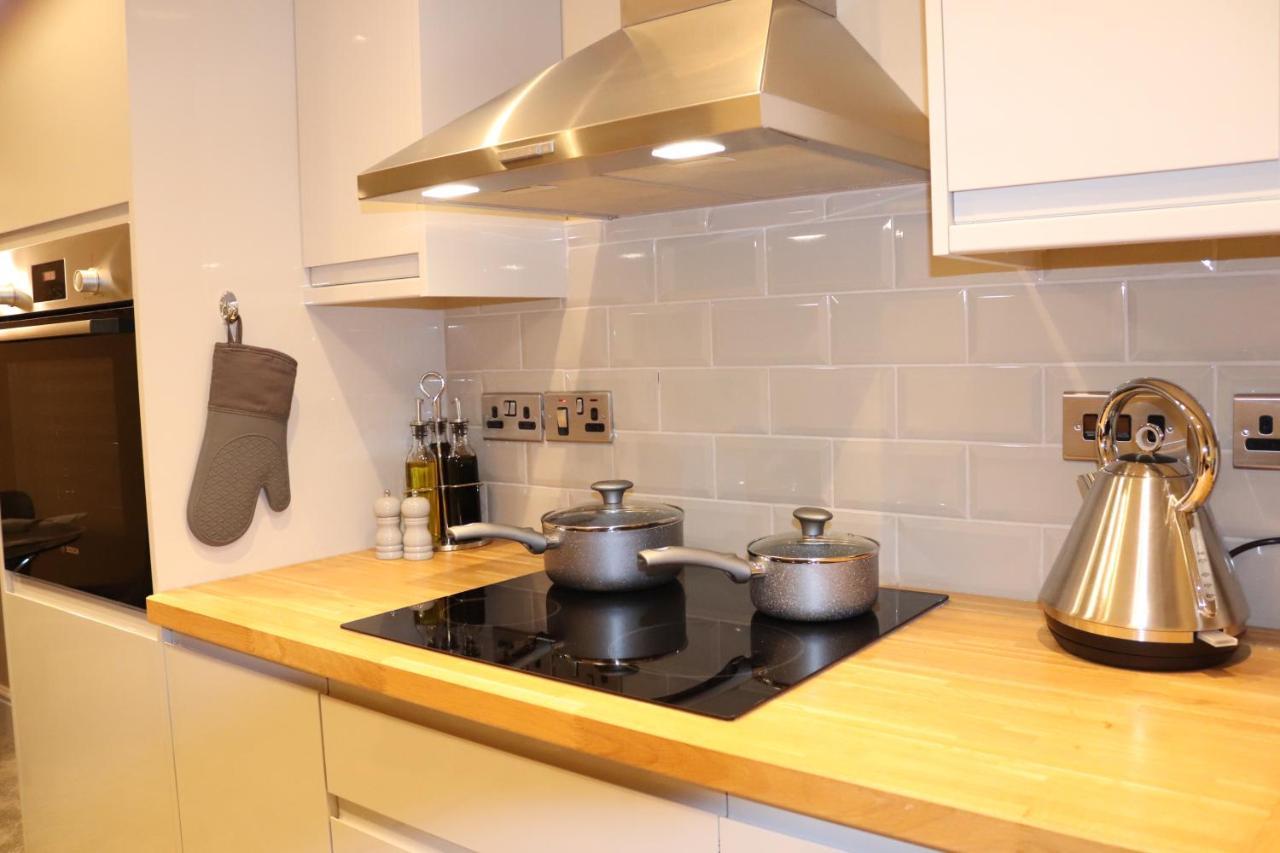 Canal View Cottage With Log Fire & Parking Blisworth Exteriör bild